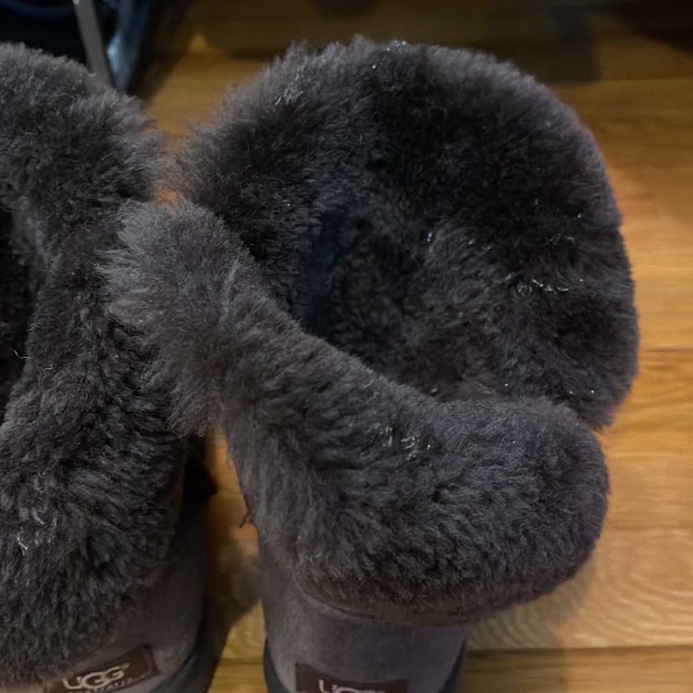 Bailey Button Uggs - image 4